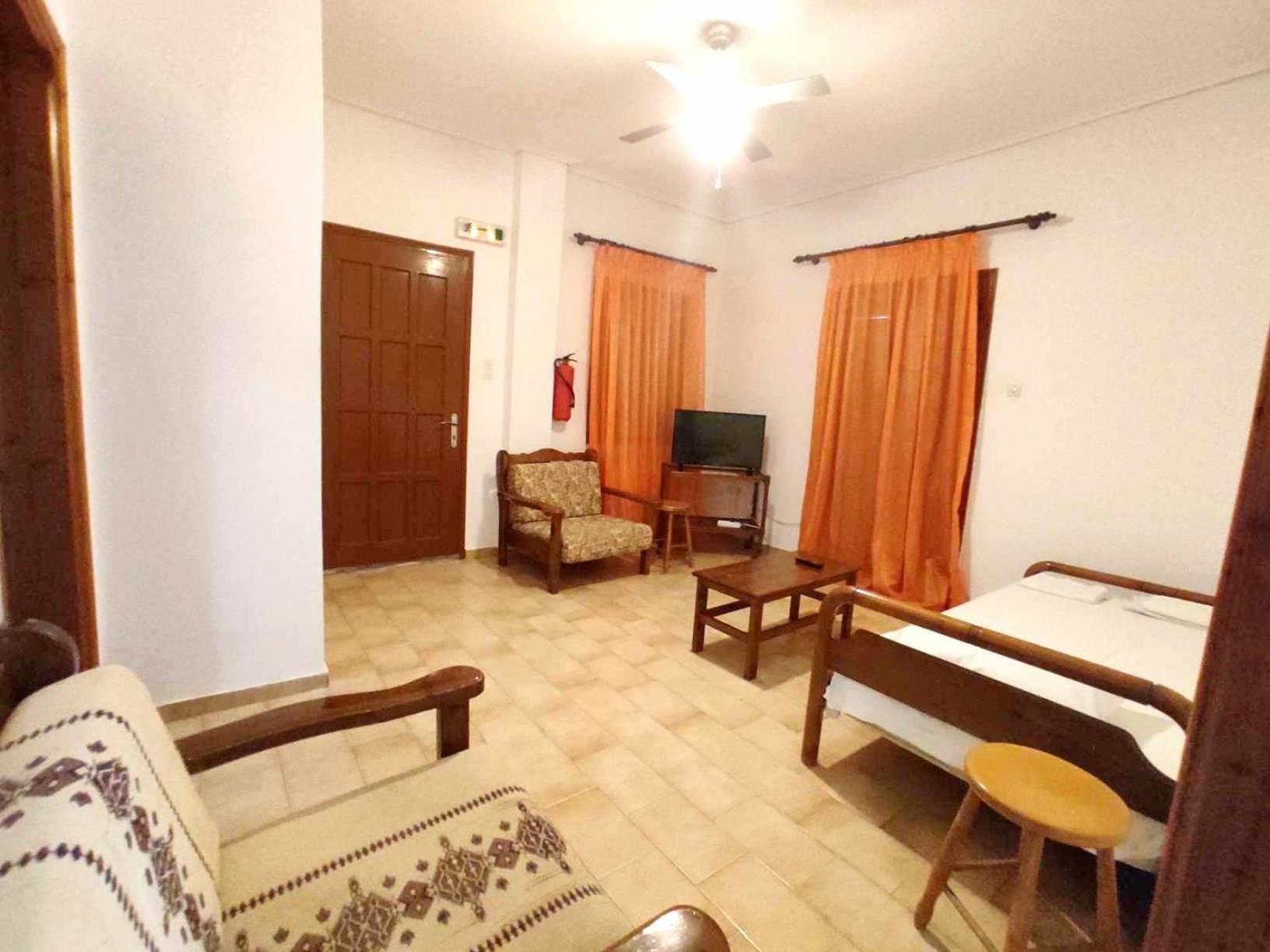 Politis Sudios Apartment Batsíon Exterior photo
