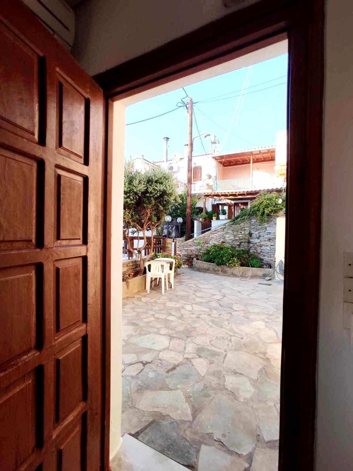 Politis Sudios Apartment Batsíon Exterior photo